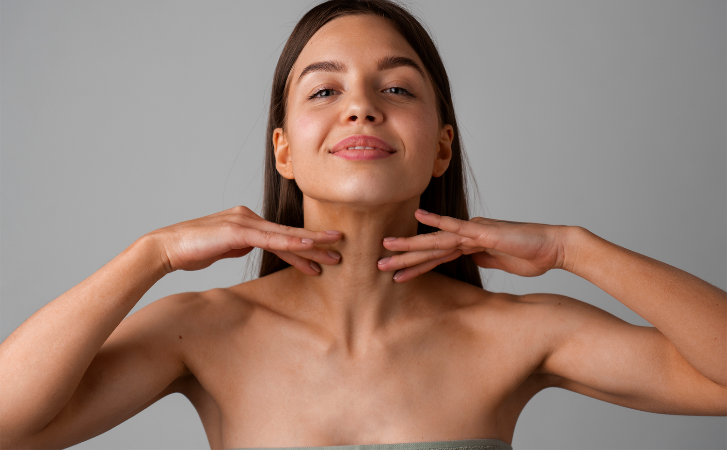 Cómo cuidar la piel del cuello y el escote: La zona olvidada del skincare.